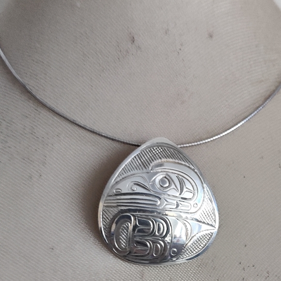 Northwest coast Indigenous Artisan Pin/Pendant Signed Sterling Silver - Picture 2 of 13